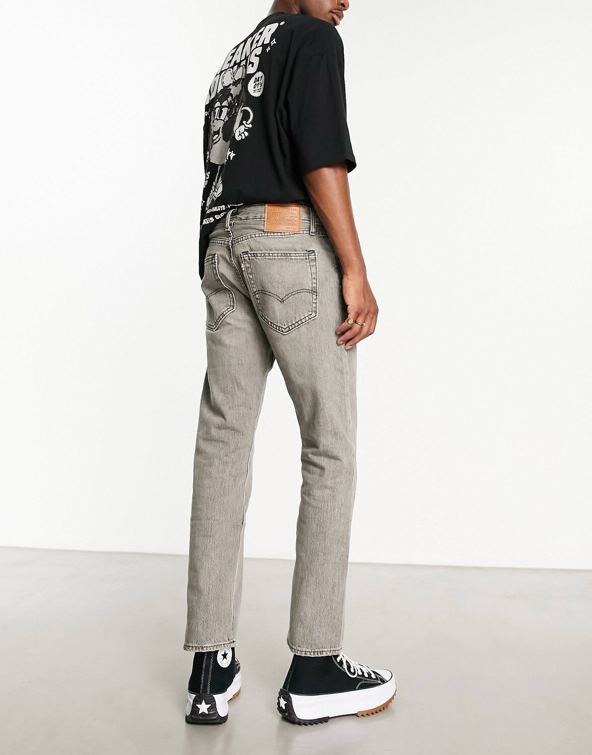 

Светло-серые джинсы прямого кроя Levi's 551z