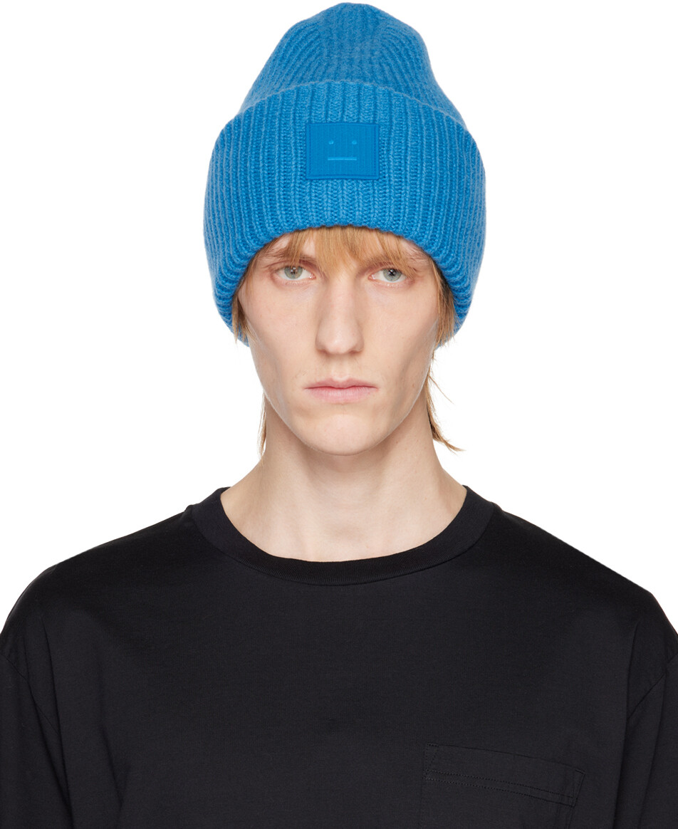 

Синяя шапка с логотипом Acne Studios