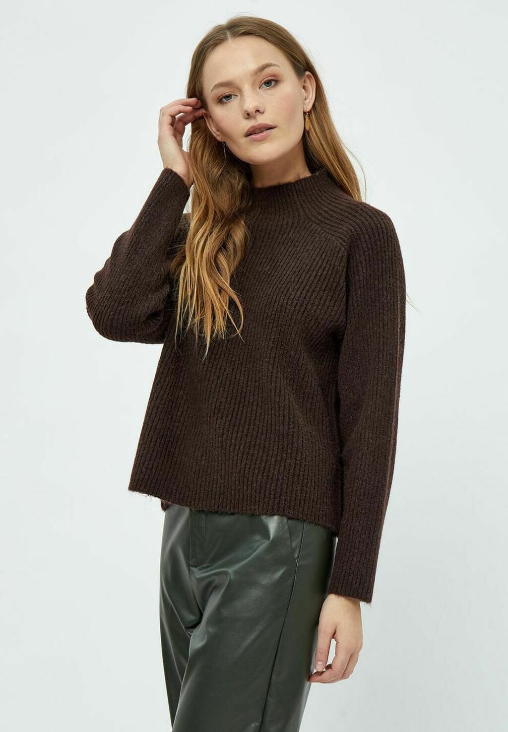 

Вязаный свитер PAULA HIGH NECK PEPPERCORN, коричневый