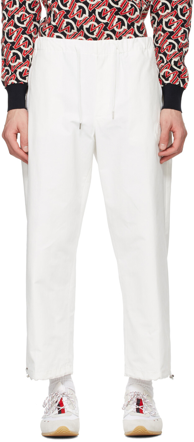 

Белые спортивные штаны Moncler