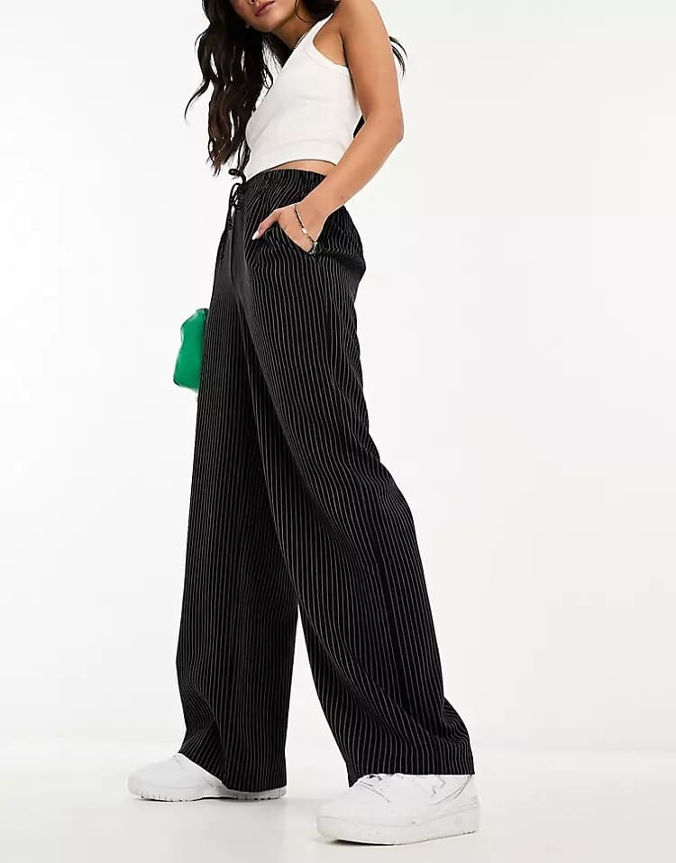 

Брюки в полоску ASOS DESIGN, черный