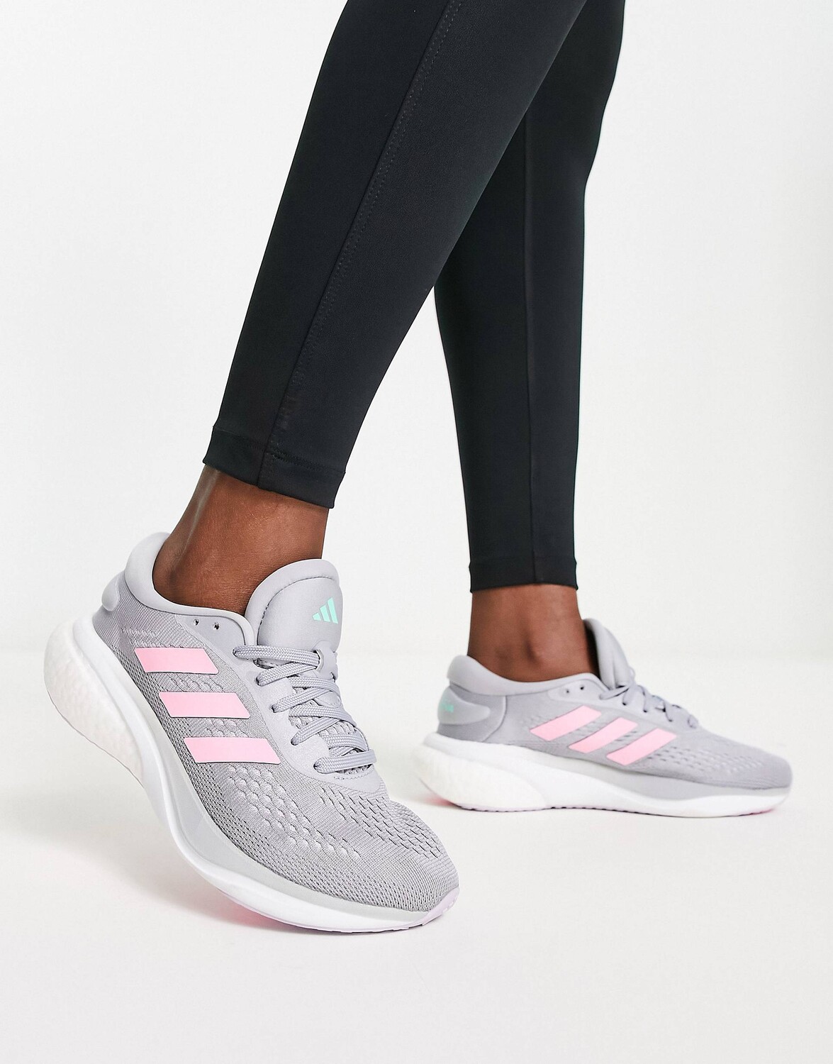 

Серо-розовые кроссовки adidas Running Supernova 2