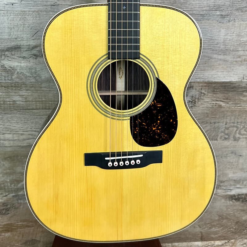 

Martin Custom Shop OM Adirondack/WEIR Стареющий тонер с футляром Shop OM Adirondack/WEIR Aging Toner w/case