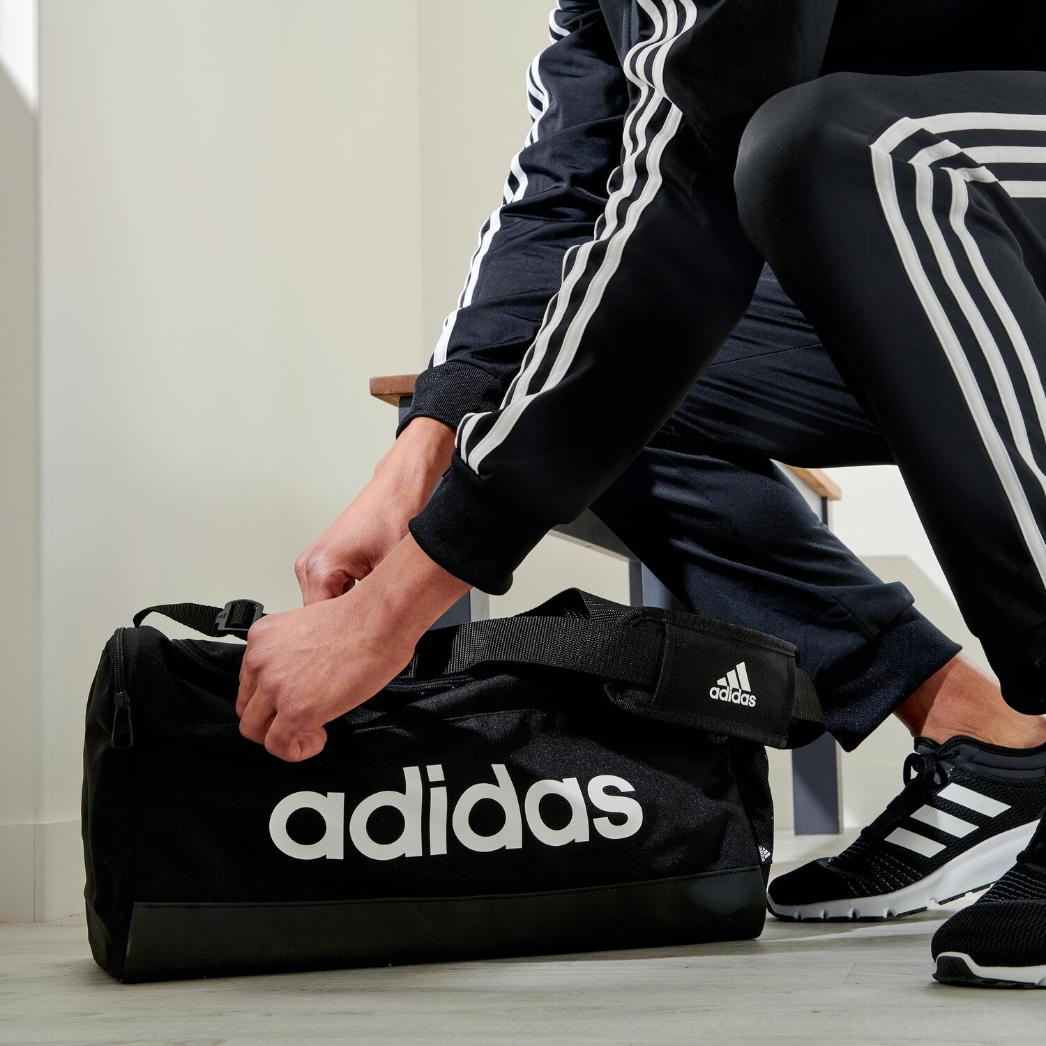 

Спортивная сумка для фитнеса черная ADIDAS