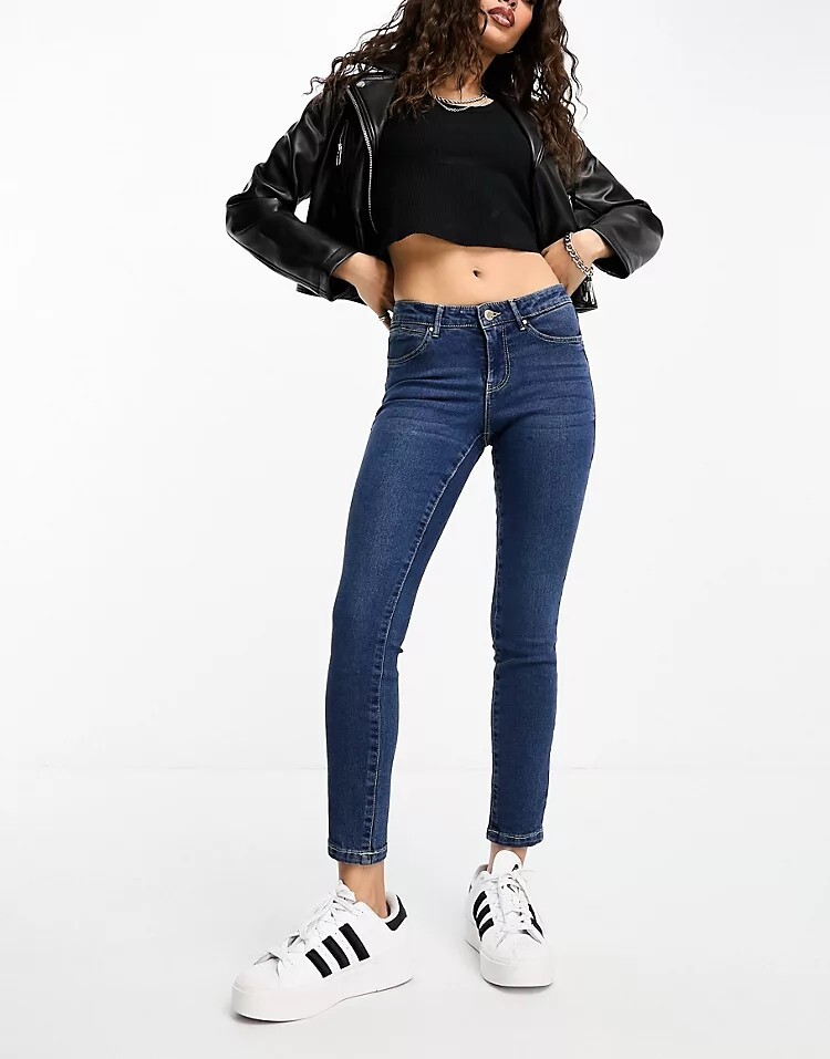 

Темно-синие джинсы скинни со средней посадкой Vero Moda Petite, синий