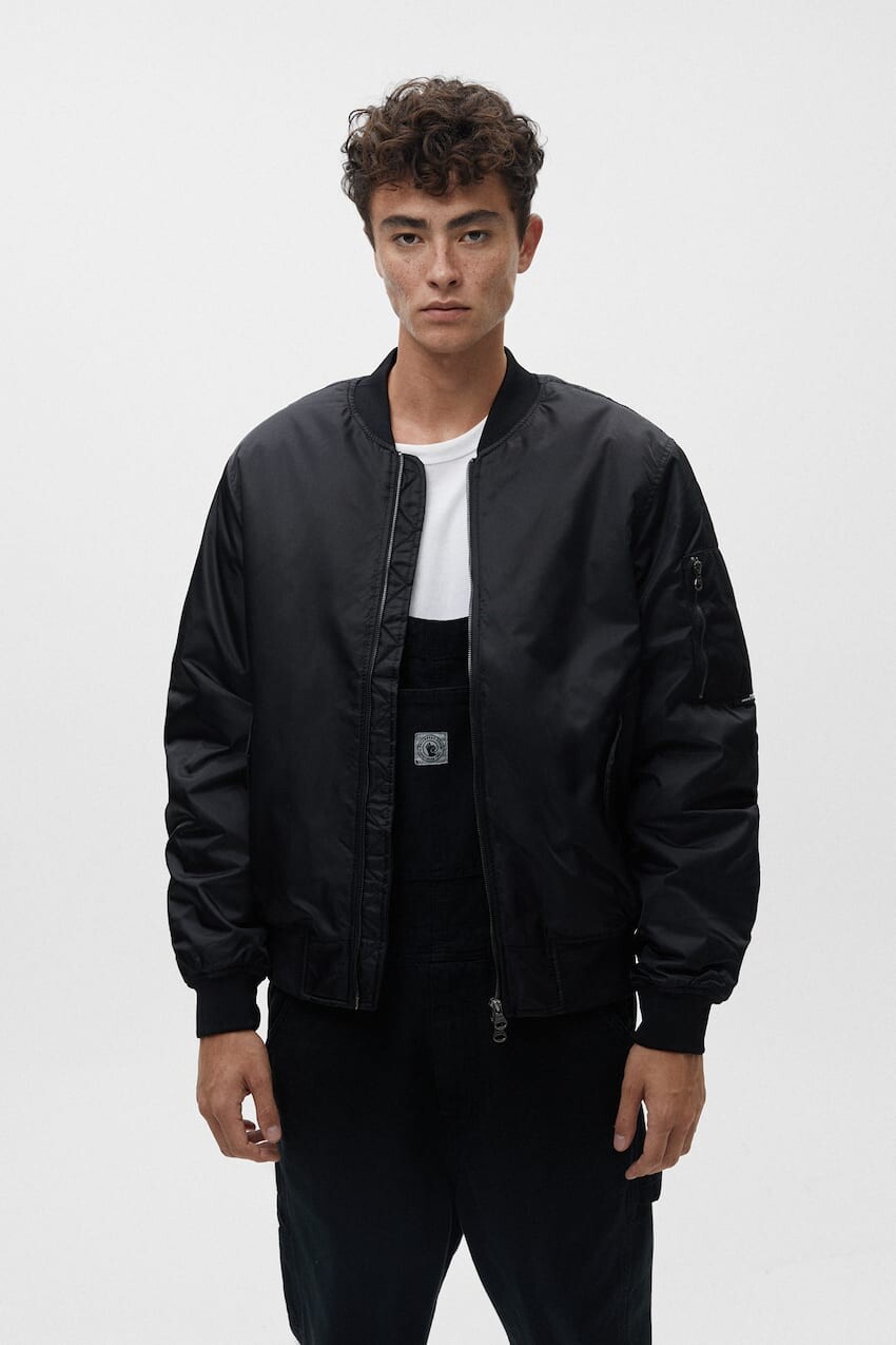 

Базовая куртка-бомбер Pull&Bear, черный