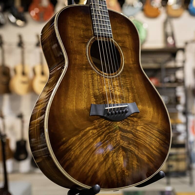 

Taylor K21e Koa Grand Theater Acoustic/Electric с Aerocase