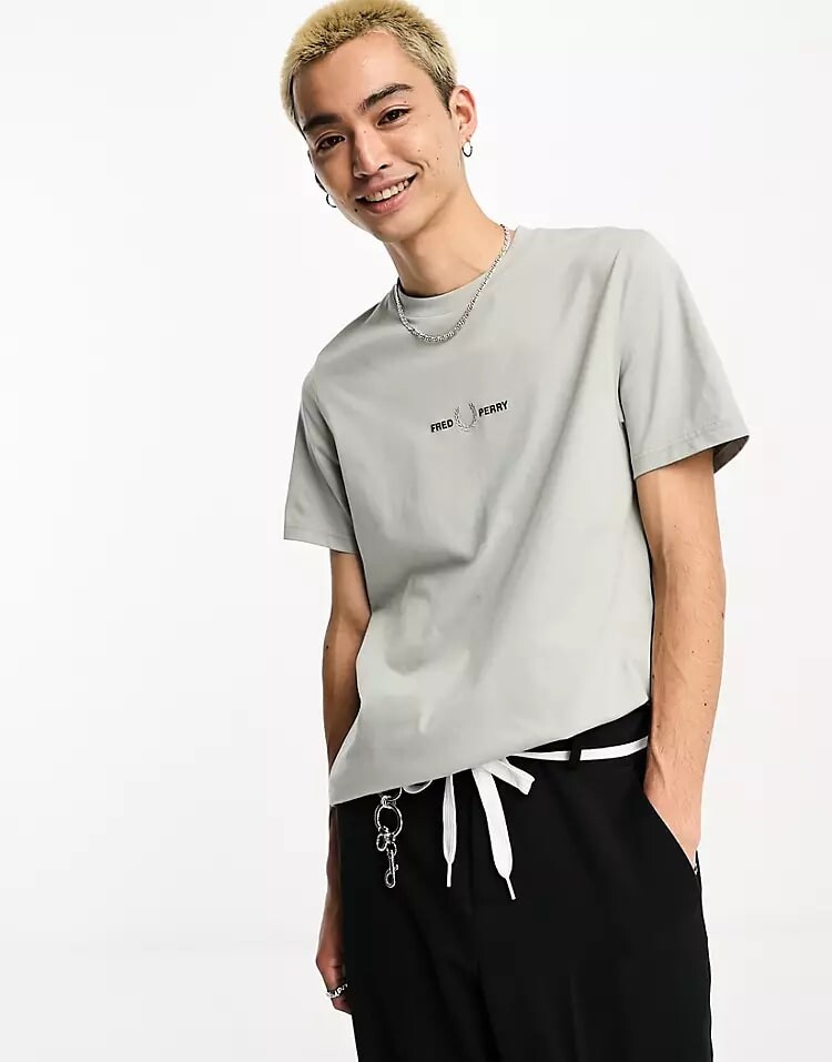 

Футболка Fred Perry Embroidered Logo, серый