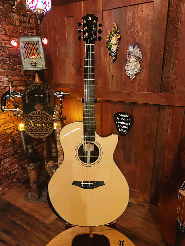 Акустическая гитара Furch Yellow DLX SR with FREE Furch Guitar Strap 105503 цена и фото