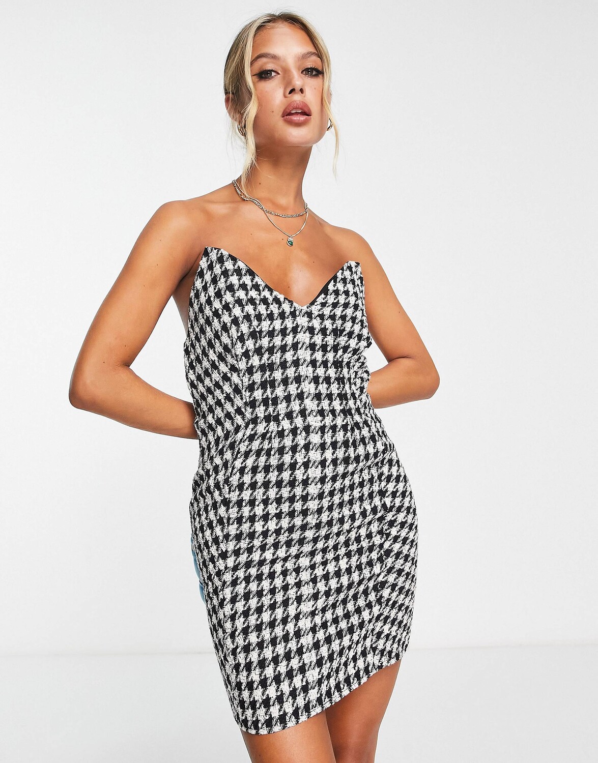 

Твидовое платье мини-бандо с глубоким вырезом ASOS DESIGN