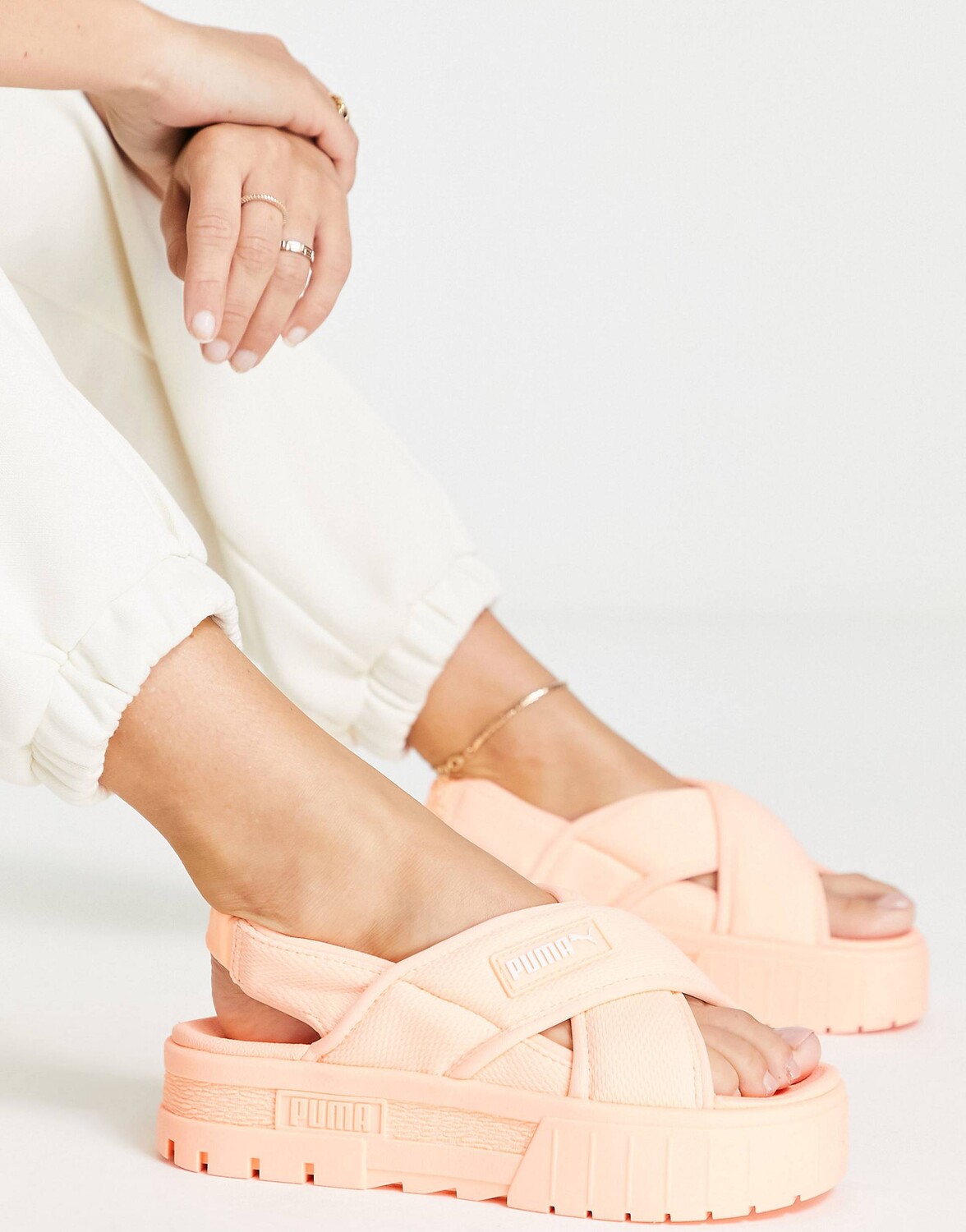 

Коралловые сандалии Puma Mayze