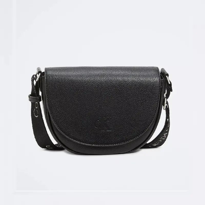

Сумка Calvin Klein All Day Saddle, черный