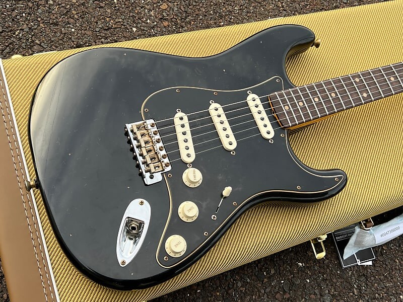 

2022 Fender Custom Shop Postmodern Stratocaster Journeyman Aged Black