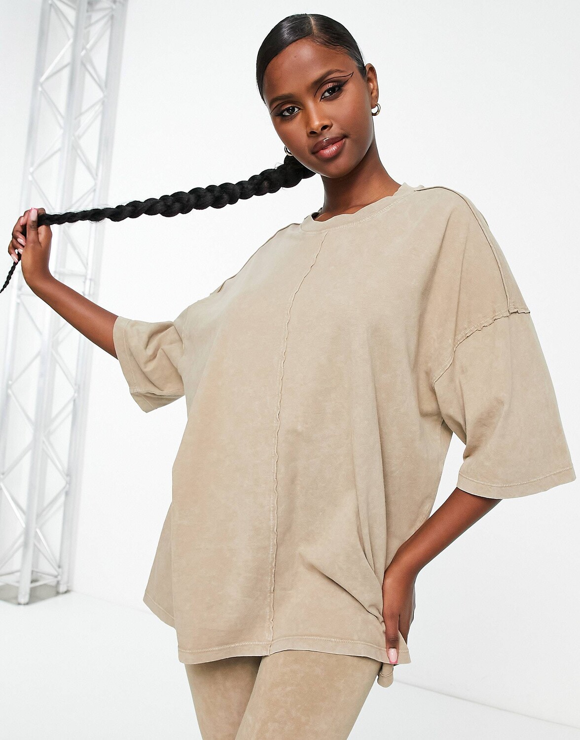 

Футболка оверсайз с эффектом потертости ASOS DESIGN