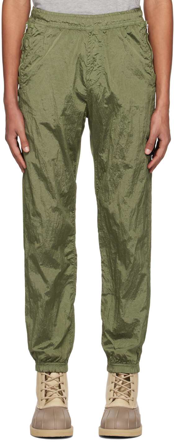 

Зеленые спортивные брюки с нашивками Stone Island
