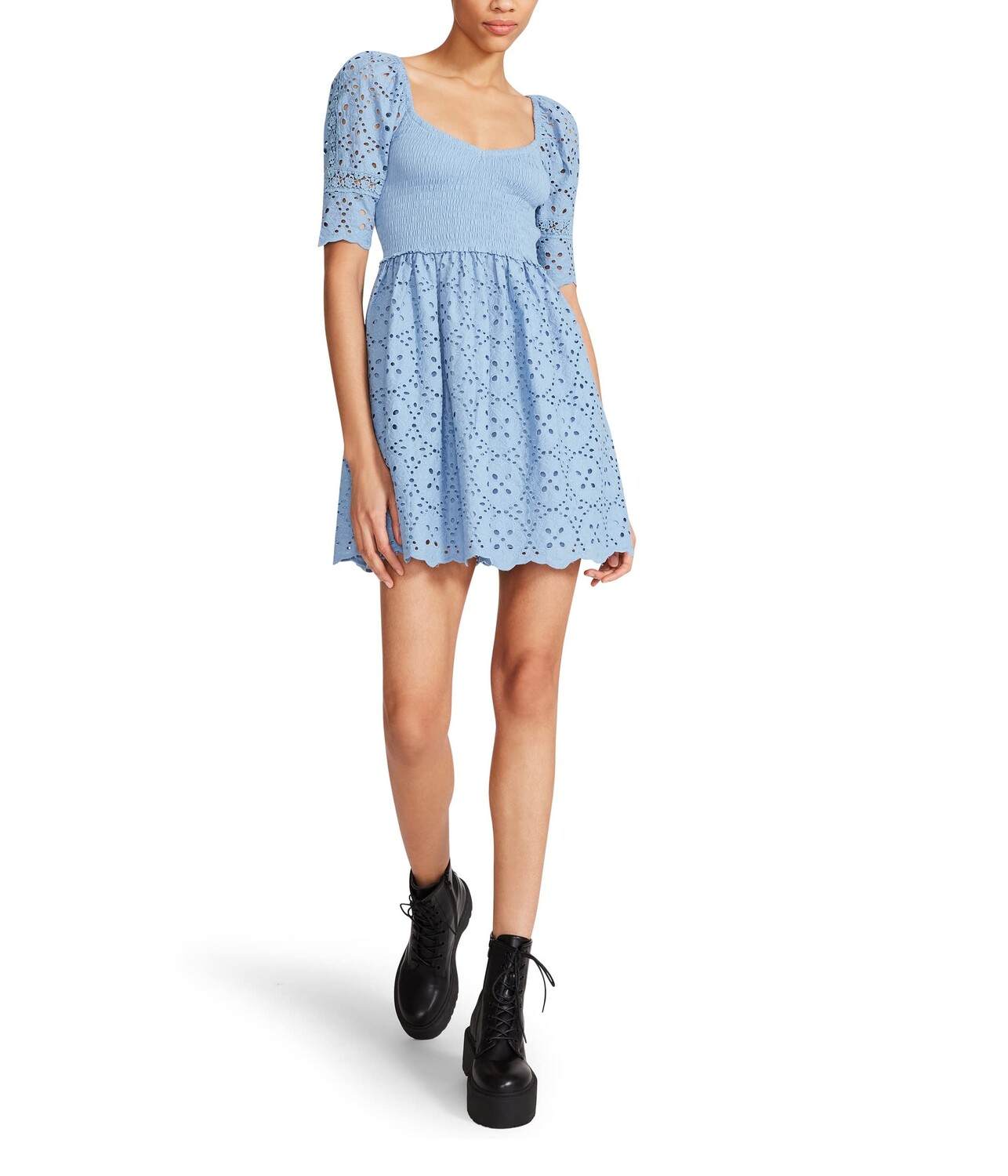 

Платье Betsey Johnson, Smocked Puff Sleeve Eyelet Mini Dress