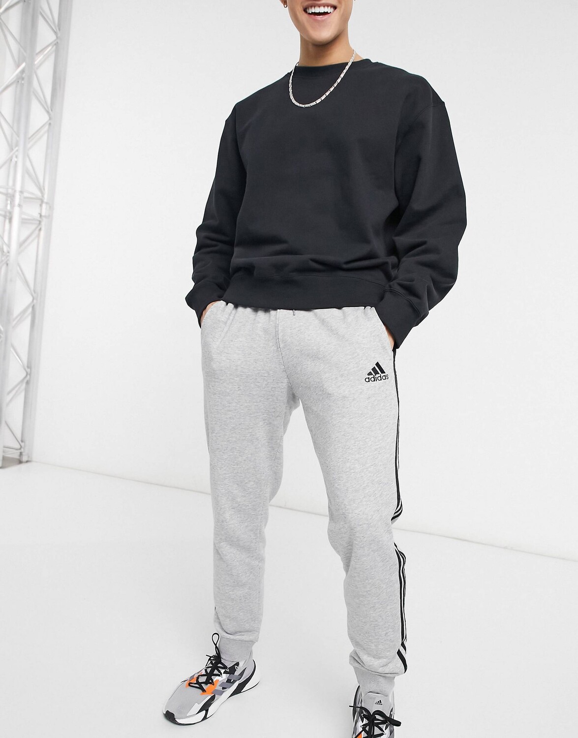 

Серые вересковые джоггеры с 3 полосками adidas Sportswear