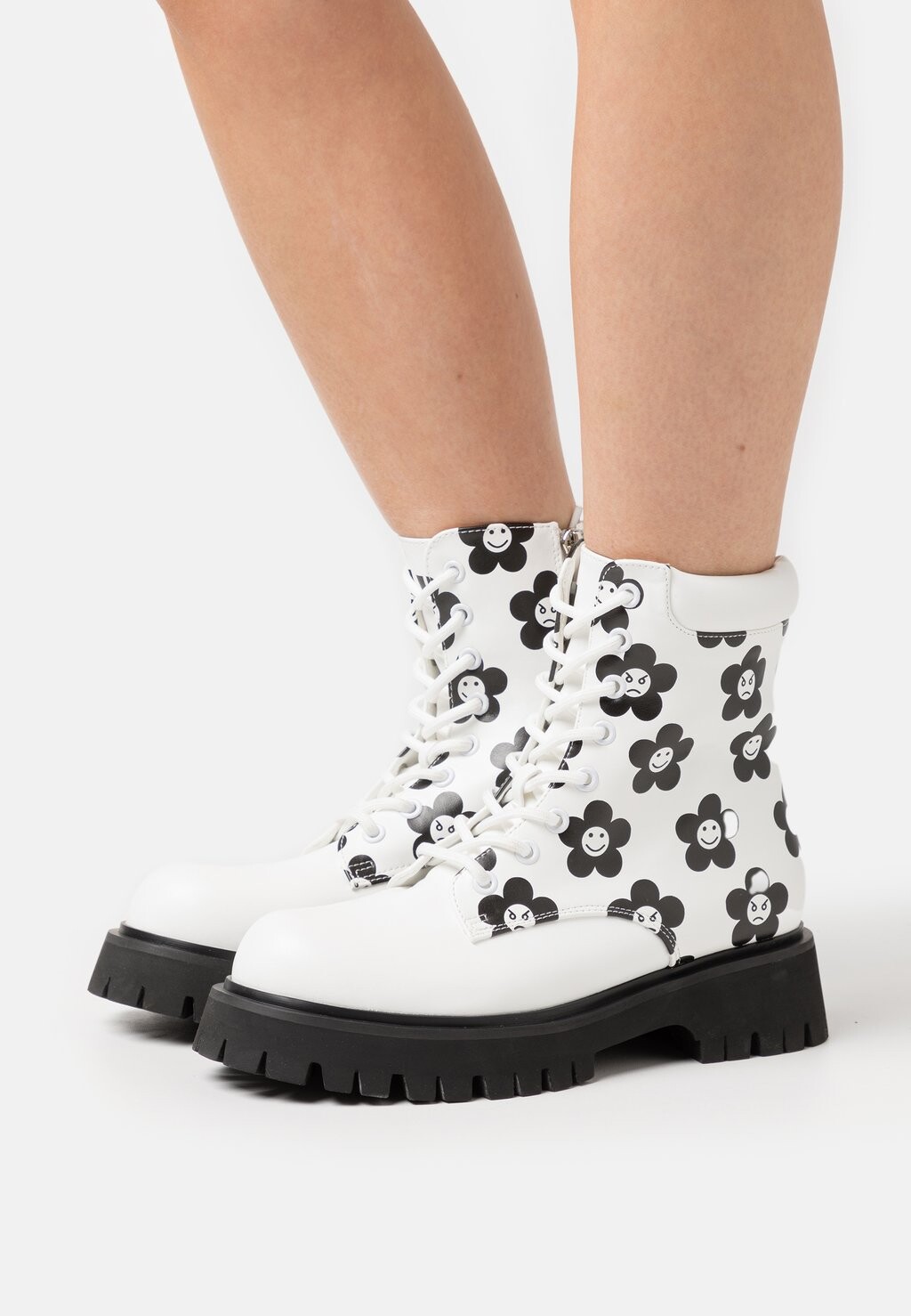 

Ботильоны на шнуровке Koi Footwear, белый