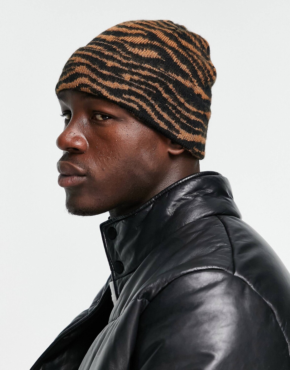 

Шапка-бини в рубчик с изображением животных ASOS DESIGN fisherman