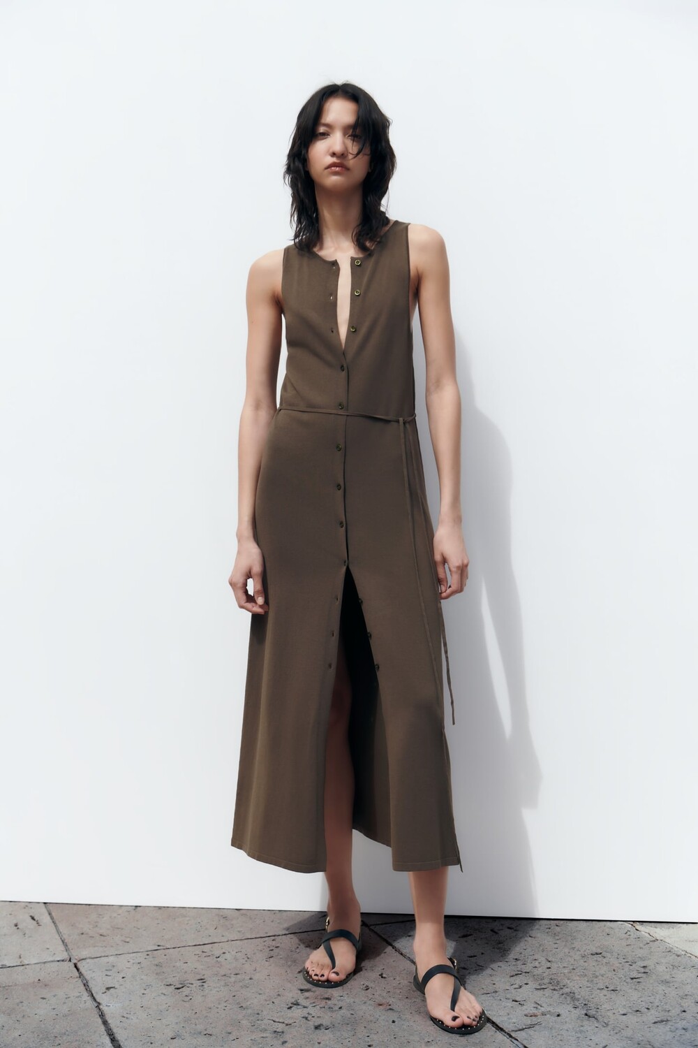 

Трикотажное платье с поясом ZARA, хаки