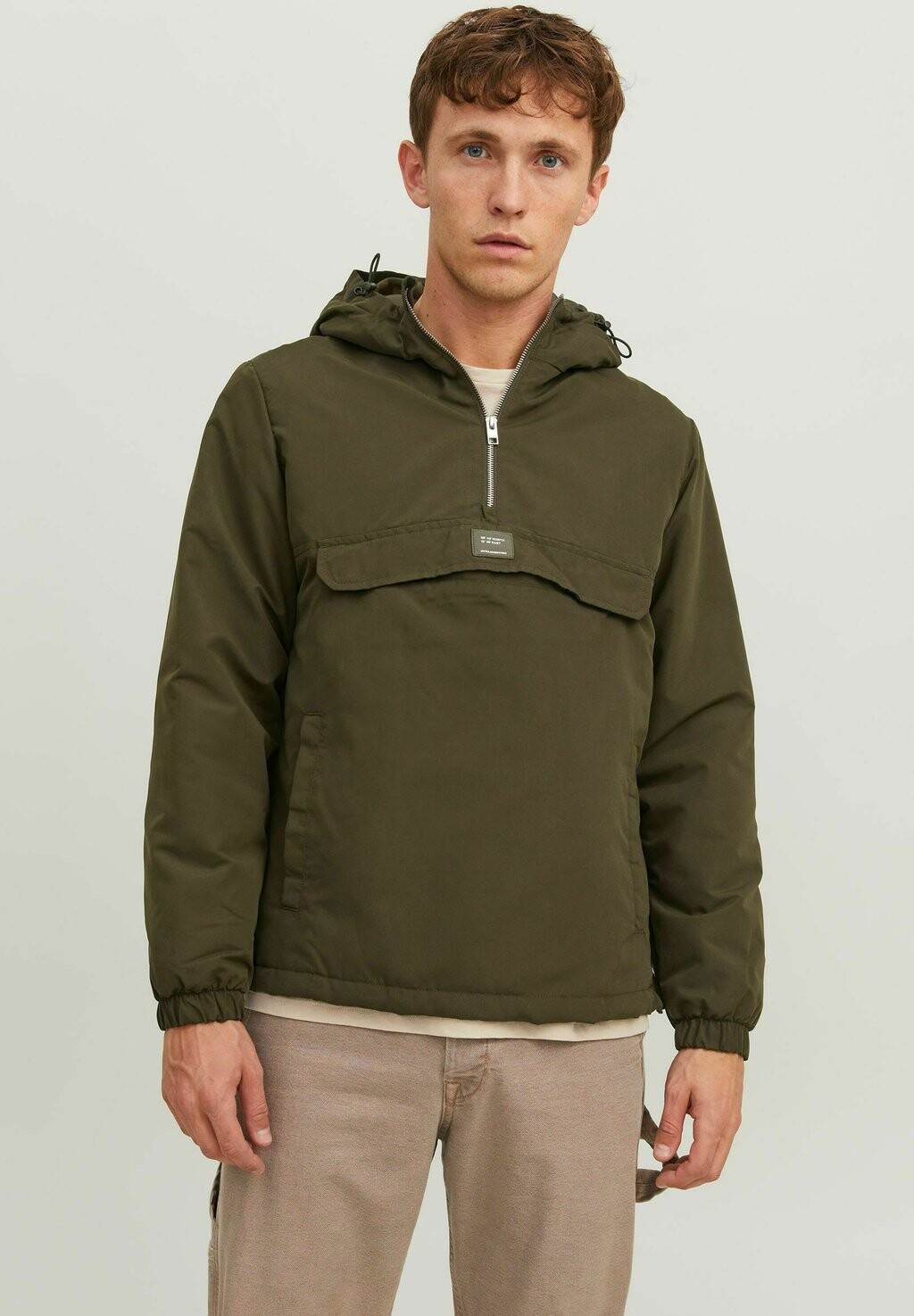 

Ветровка ПОЛУМОЛНИЯ Jack & Jones, канифоль