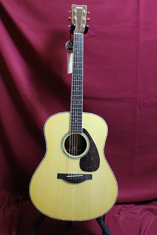 

Акустическая гитара Yamaha LL16D Jumbo — натуральный цвет LL16D Jumbo Acoustic Guitar