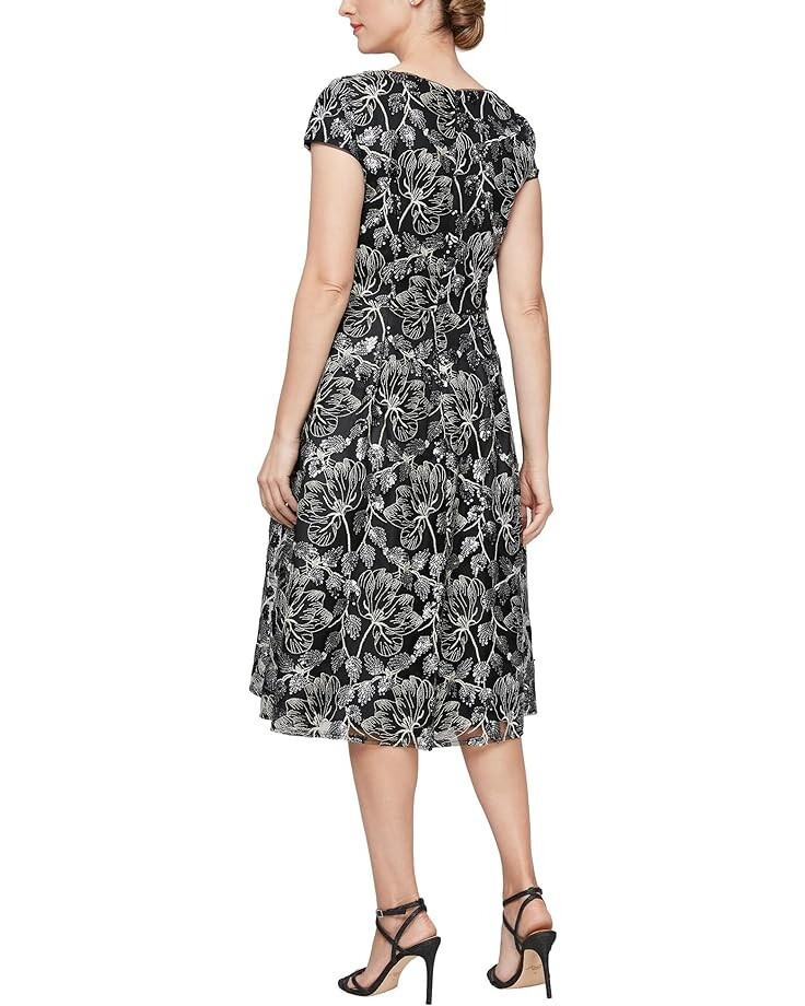 

Платье Alex Evenings Short Embroidered A-Line Dress, цвет Black/Taupe
