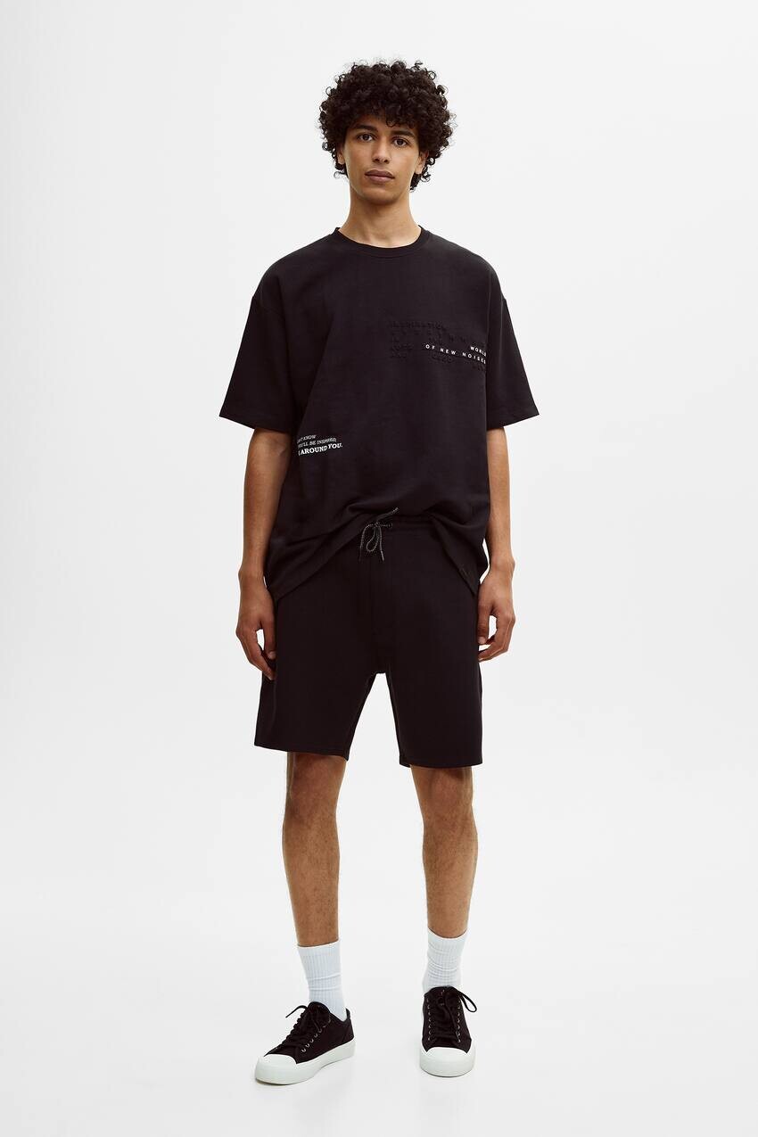 

Спортивные шорты-бермуды с карманами на молнии Pull&Bear, черный