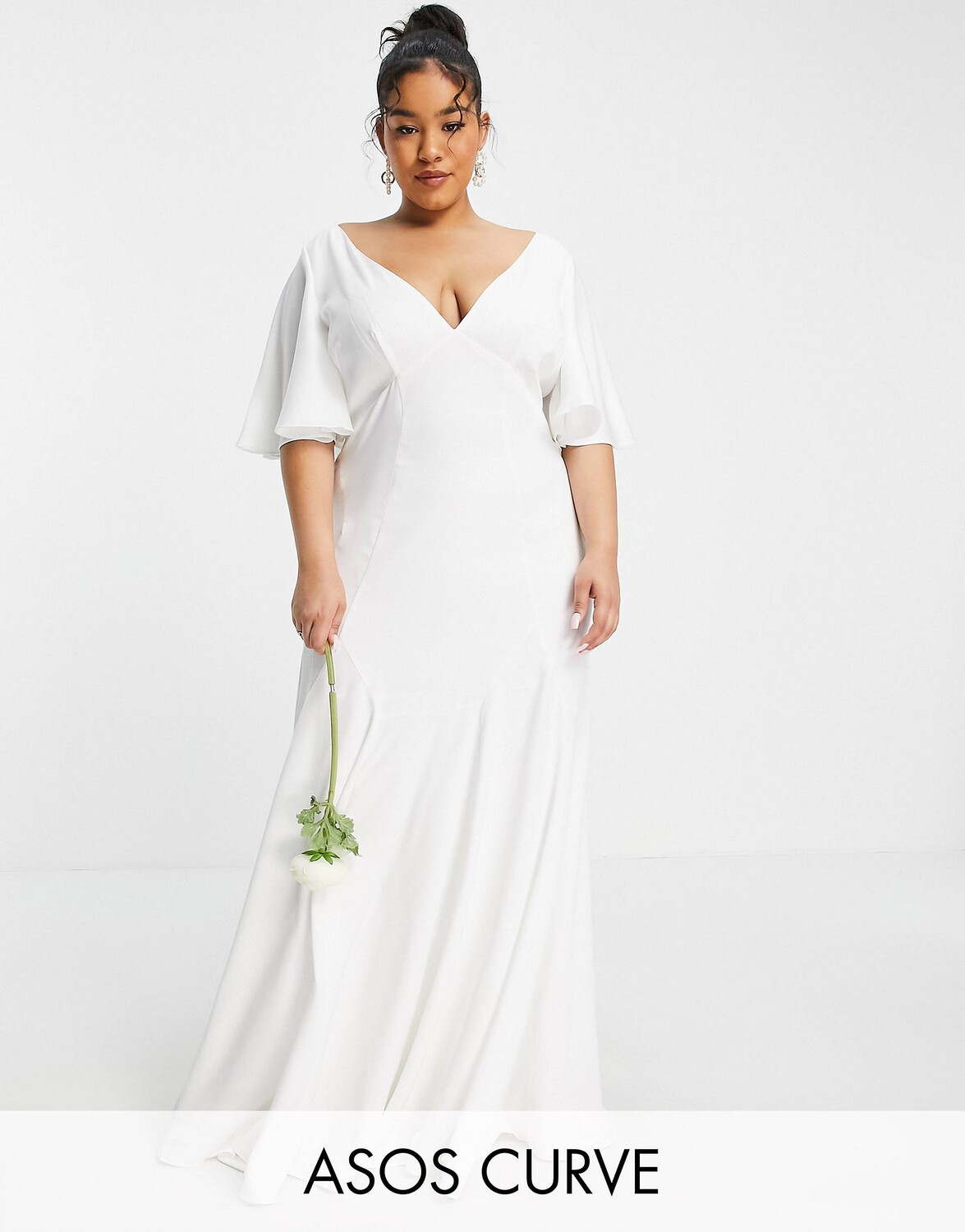 

Атласное свадебное платье с развевающимися рукавами ASOS EDITION Curve Serenity
