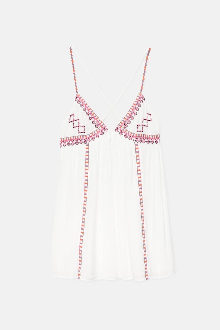 

Платье Pull&Bear Short With Embroidery Detail, белый