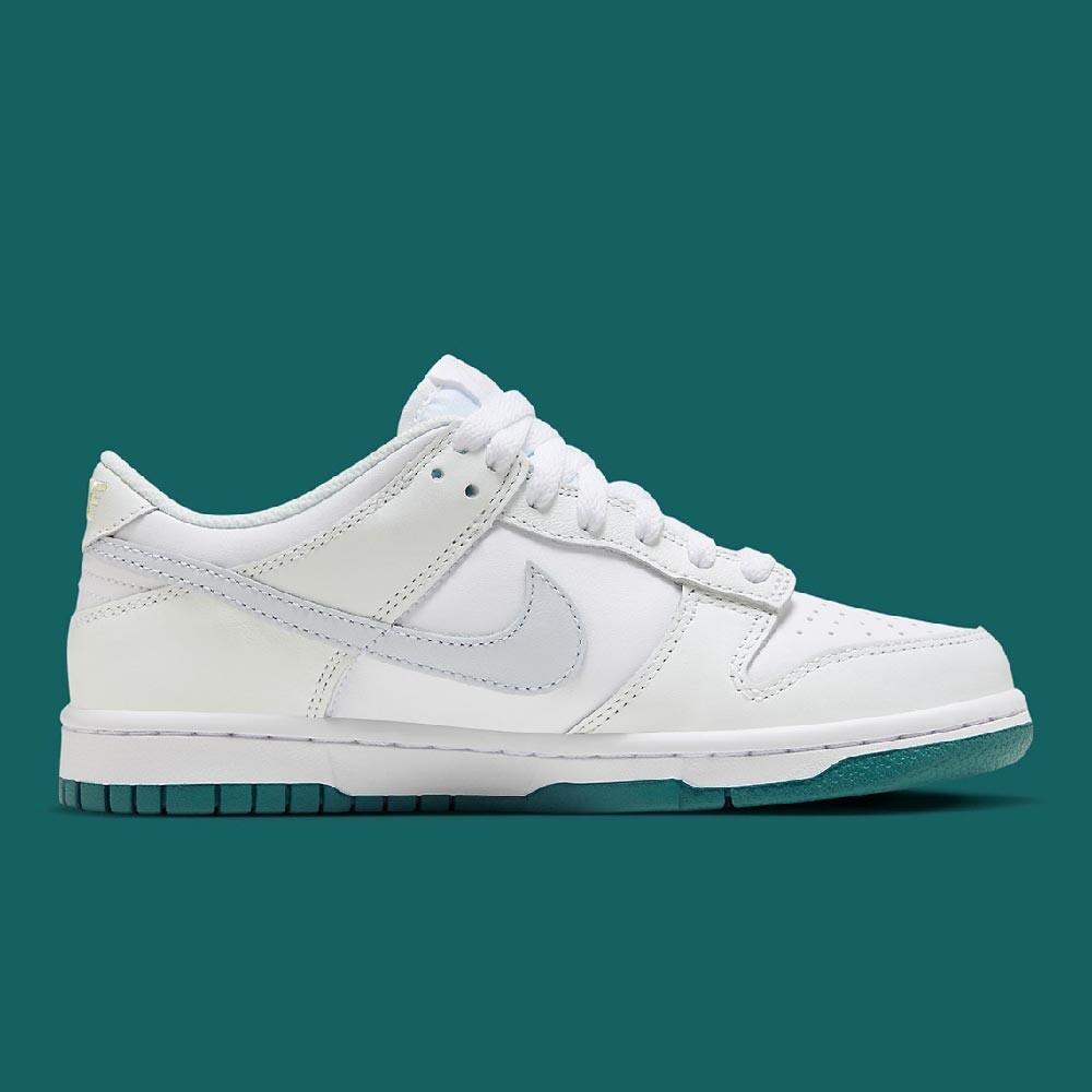 

Кроссовки Nike Dunk Low GS, белый/бирюзовый