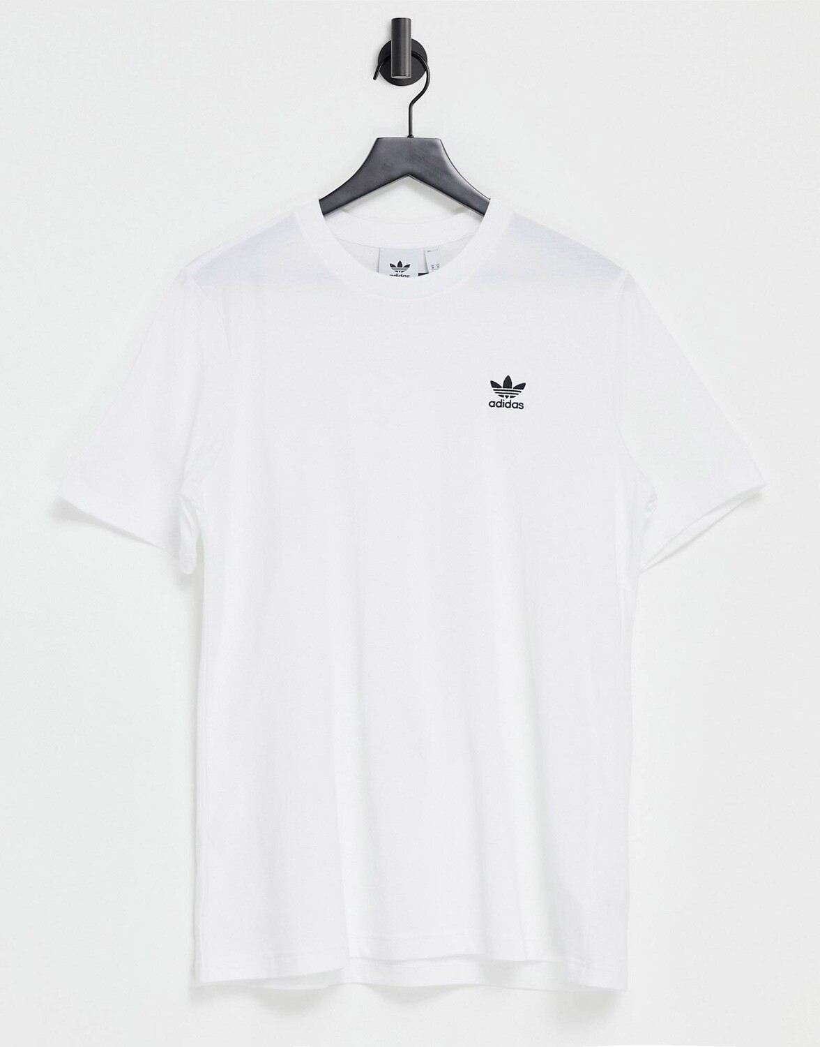 

Белая футболка adidas Originals Essentials с небольшим логотипом