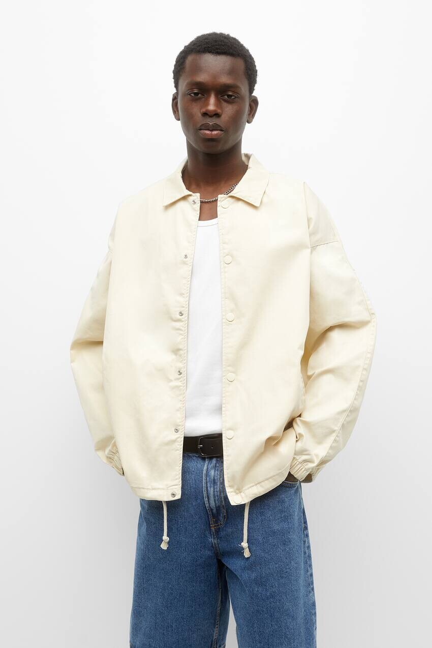 

Базовая куртка с кнопками Pull&Bear, кремовый