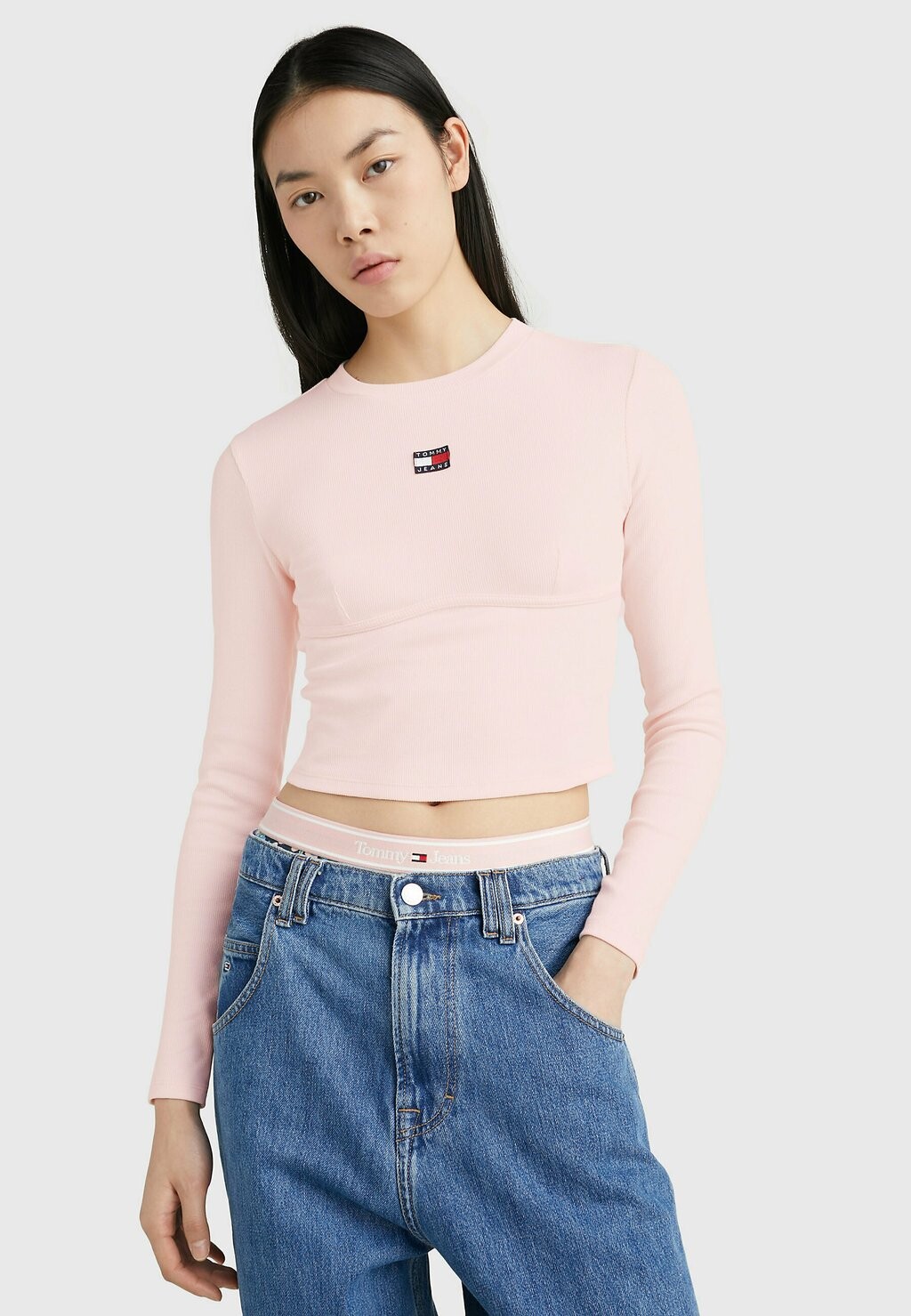 

Свитер Tommy Jeans