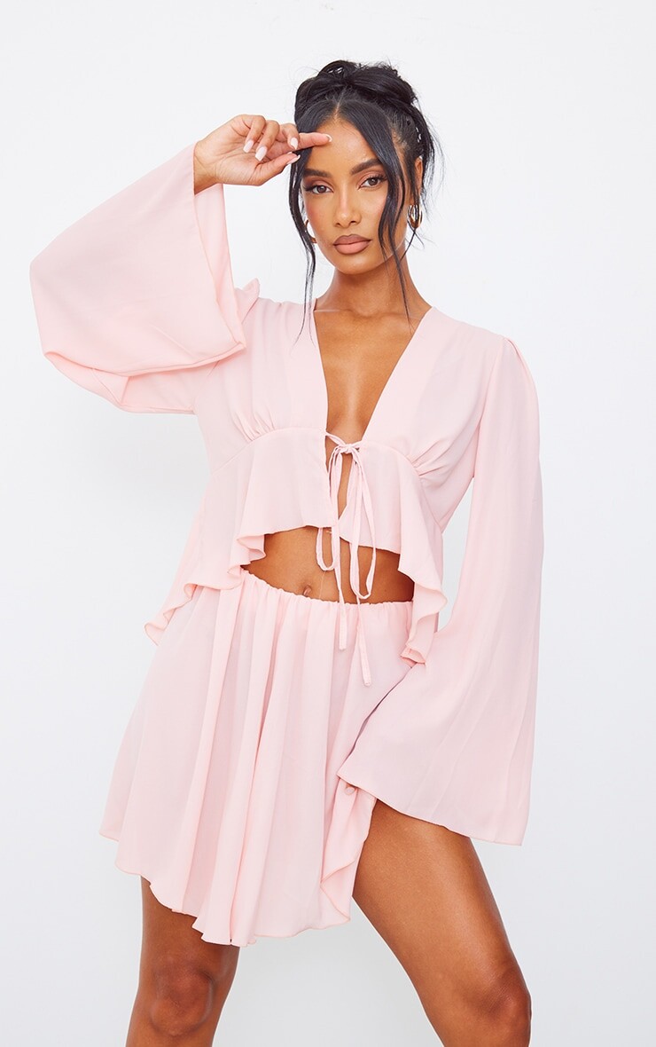 

PrettyLittleThing Бледно-розовая шифоновая струящаяся блузка
