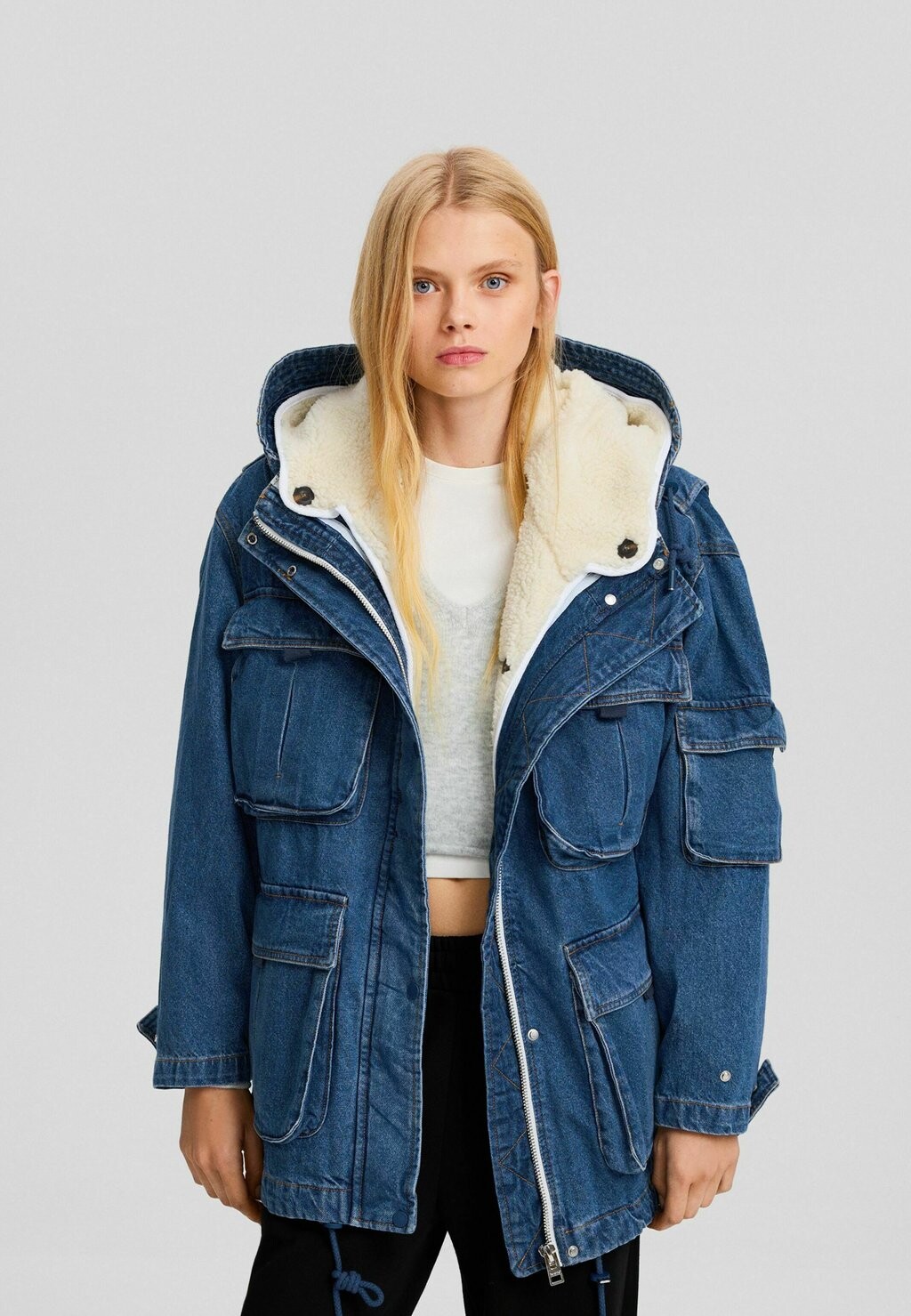 

Короткое пальто Bershka, синее