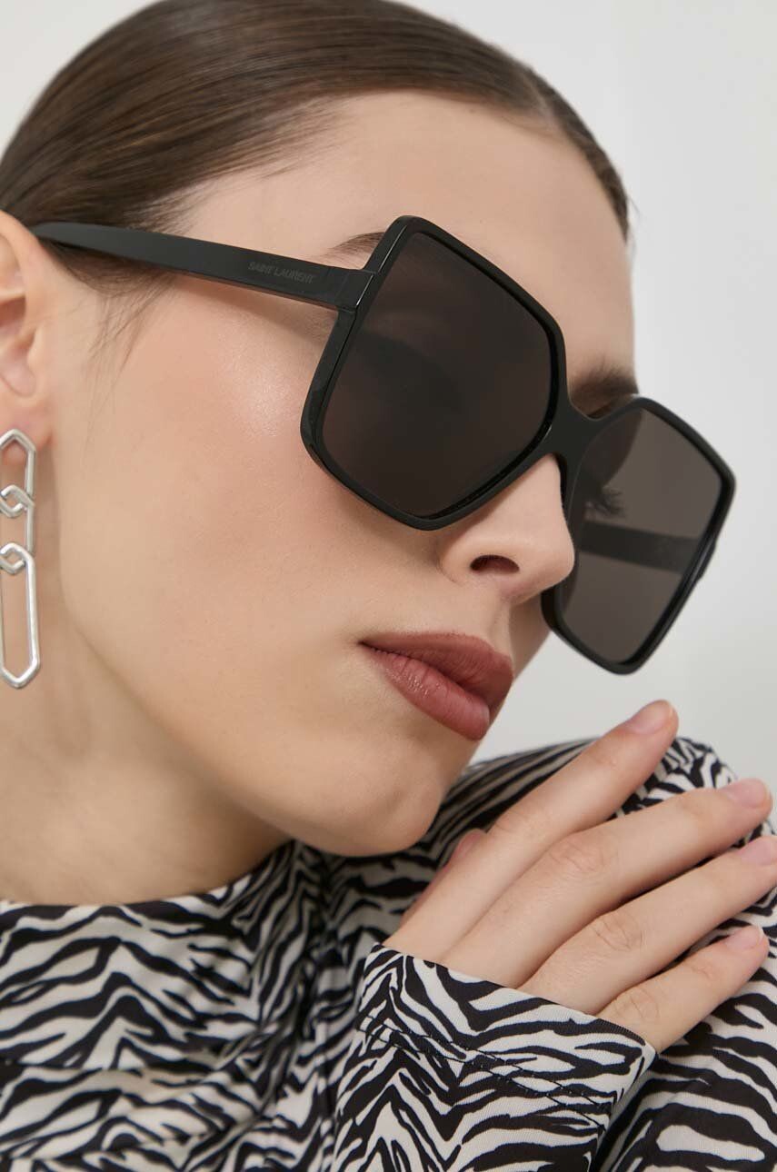

Солнцезащитные очки Saint Laurent Betty, черный