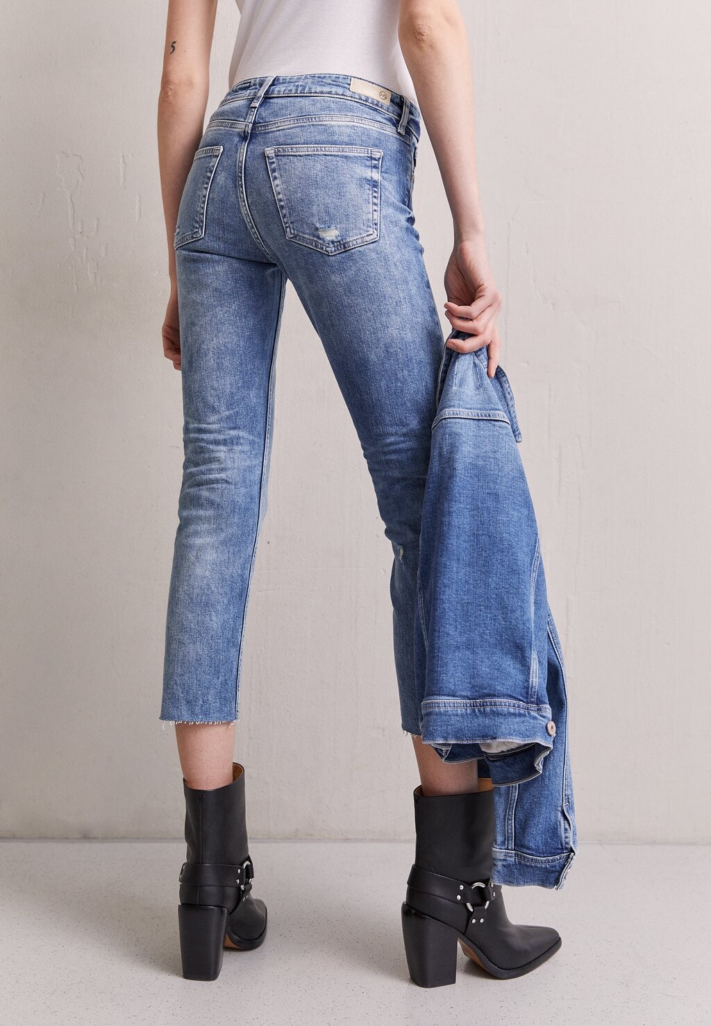 

Джинсы облегающего кроя AG Jeans