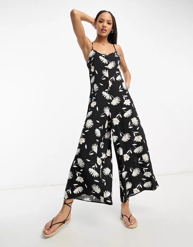 

Комбинезон ASOS с крупным цветочным принтом, брюками-кюлотами и бретелями