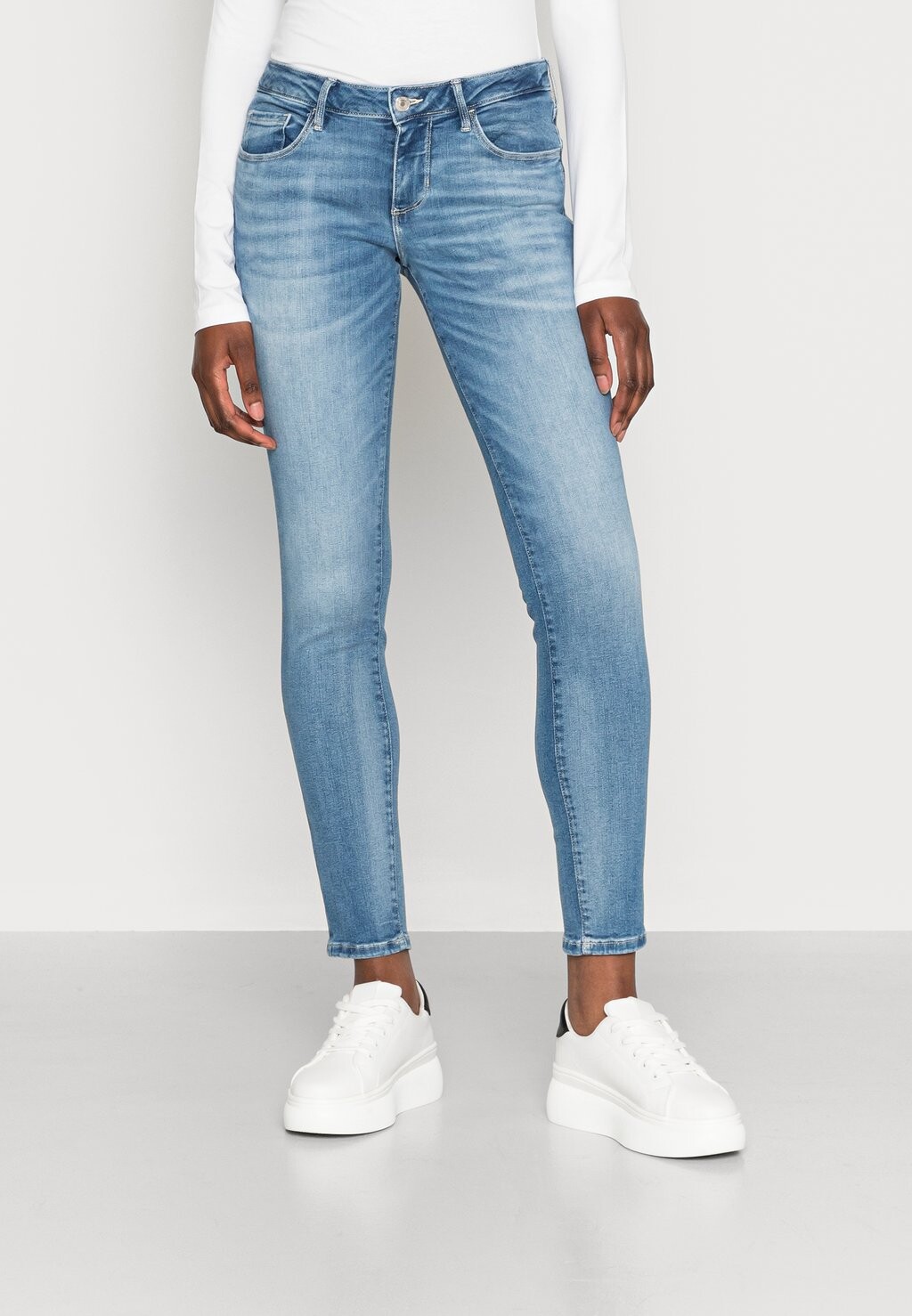 

Джинсы Skinny Fit Guess