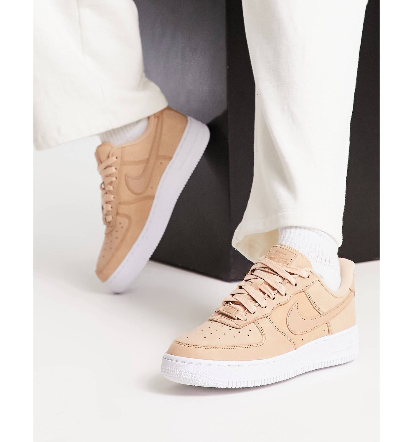 

Светло-коричневые кроссовки Nike AF1