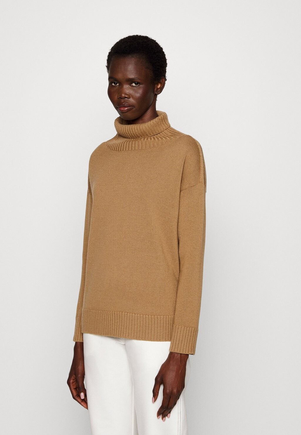 

Свитер Max Mara Leisure