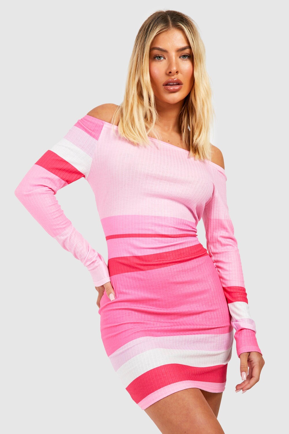 

Облагающее платье в полоску из мягкой ребки с открытыми плечами Boohoo, розовый