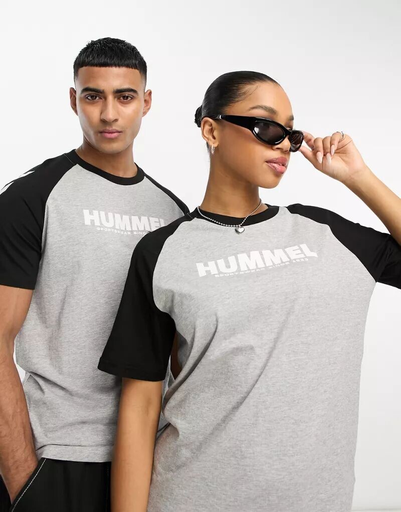 

Серая футболка унисекс Hummel Blocked, Серый, Серая футболка унисекс Hummel Blocked