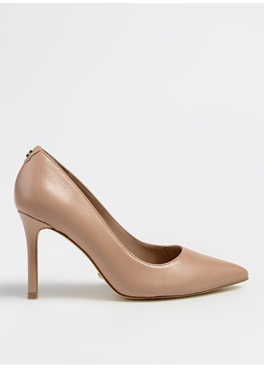 

Кожаные бежевые женские туфли на каблуке Guess