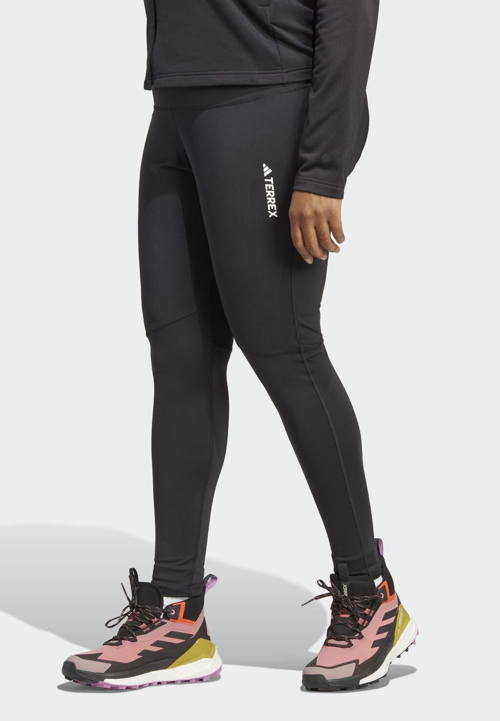 

Тайтсы Adidas, черный