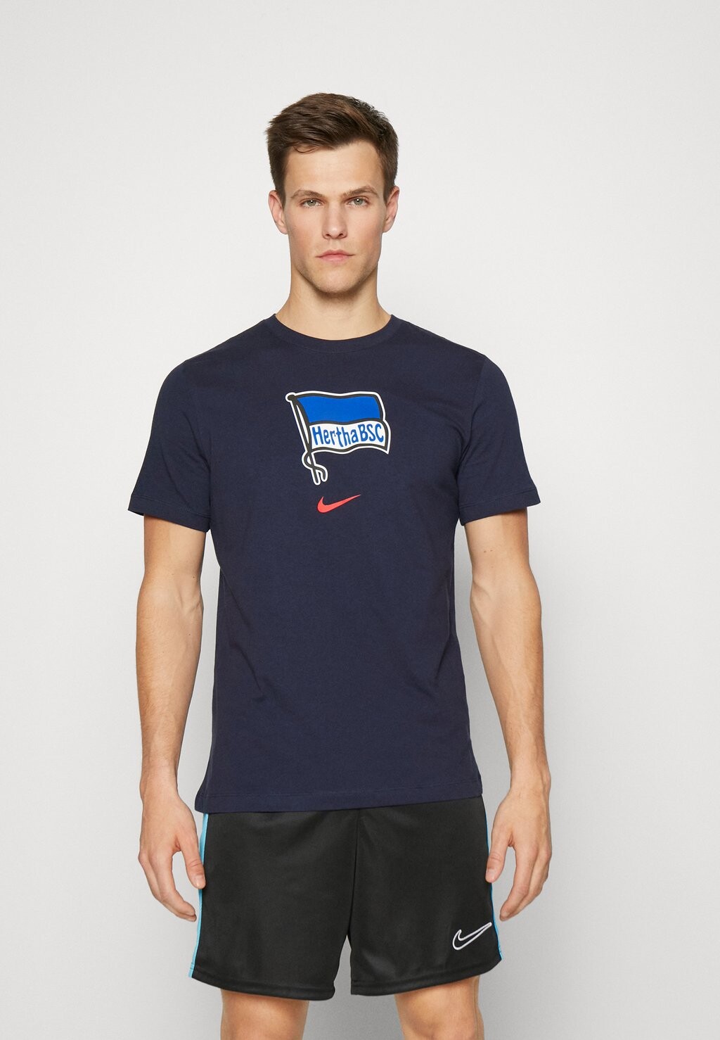 

Спортивная футболка Nike