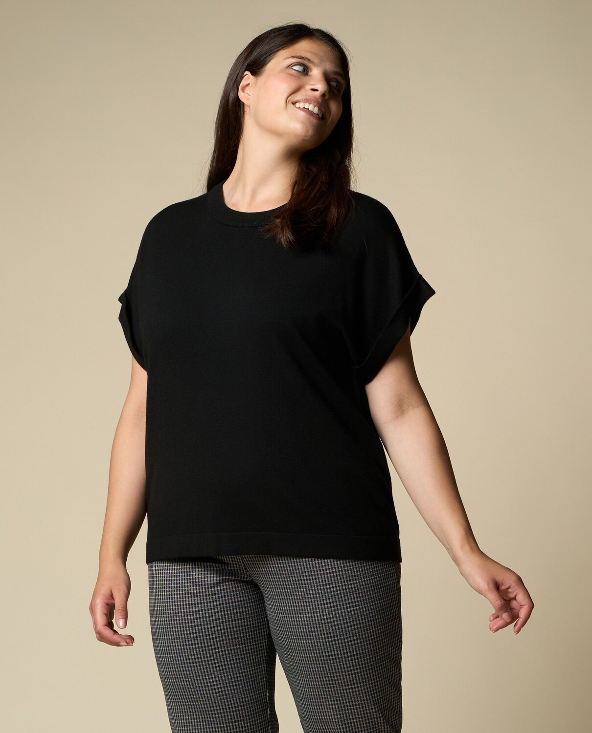 

Женский трикотаж с короткими рукавами и круглым вырезом Curvy. Rosa Thea, красный