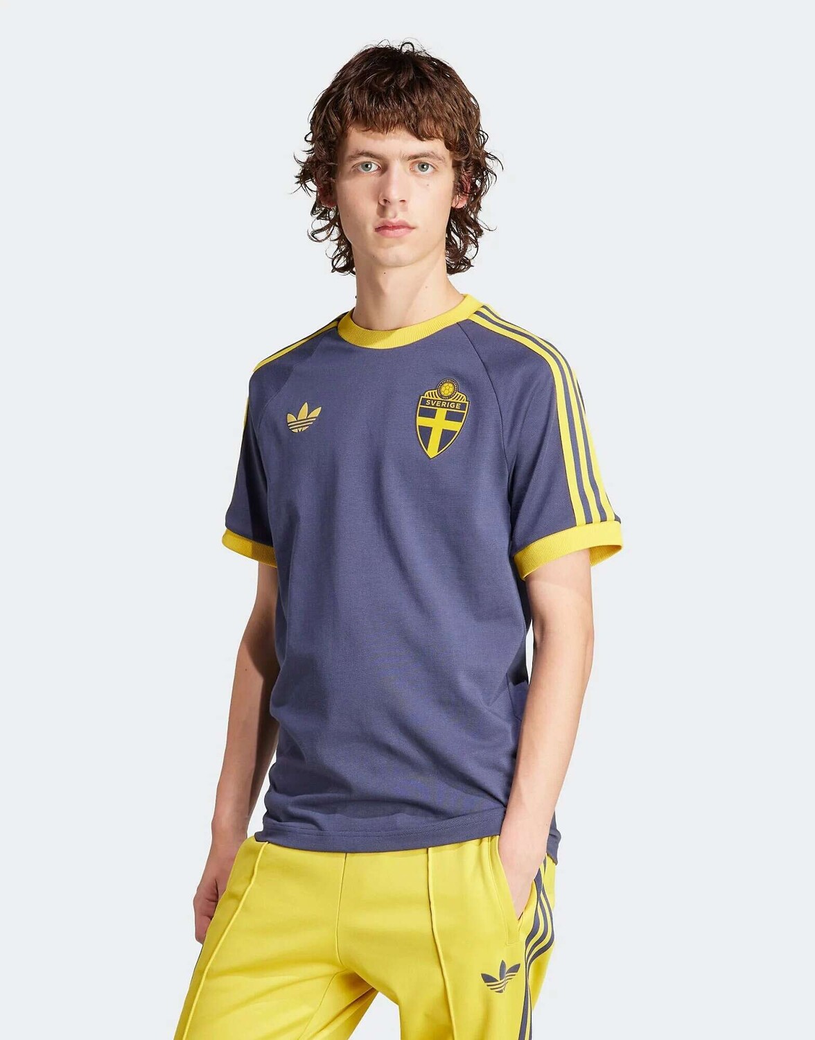 

Футболка adidas SVFF OG 3S синего цвета adidas Originals, Синий