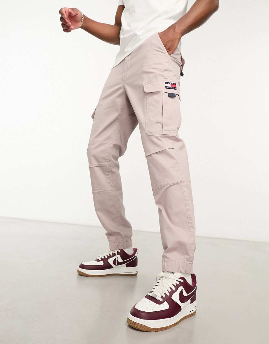 

Бежевые брюки карго из твила Tommy Jeans Ethan